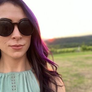 Meet your Posher, Stephanie